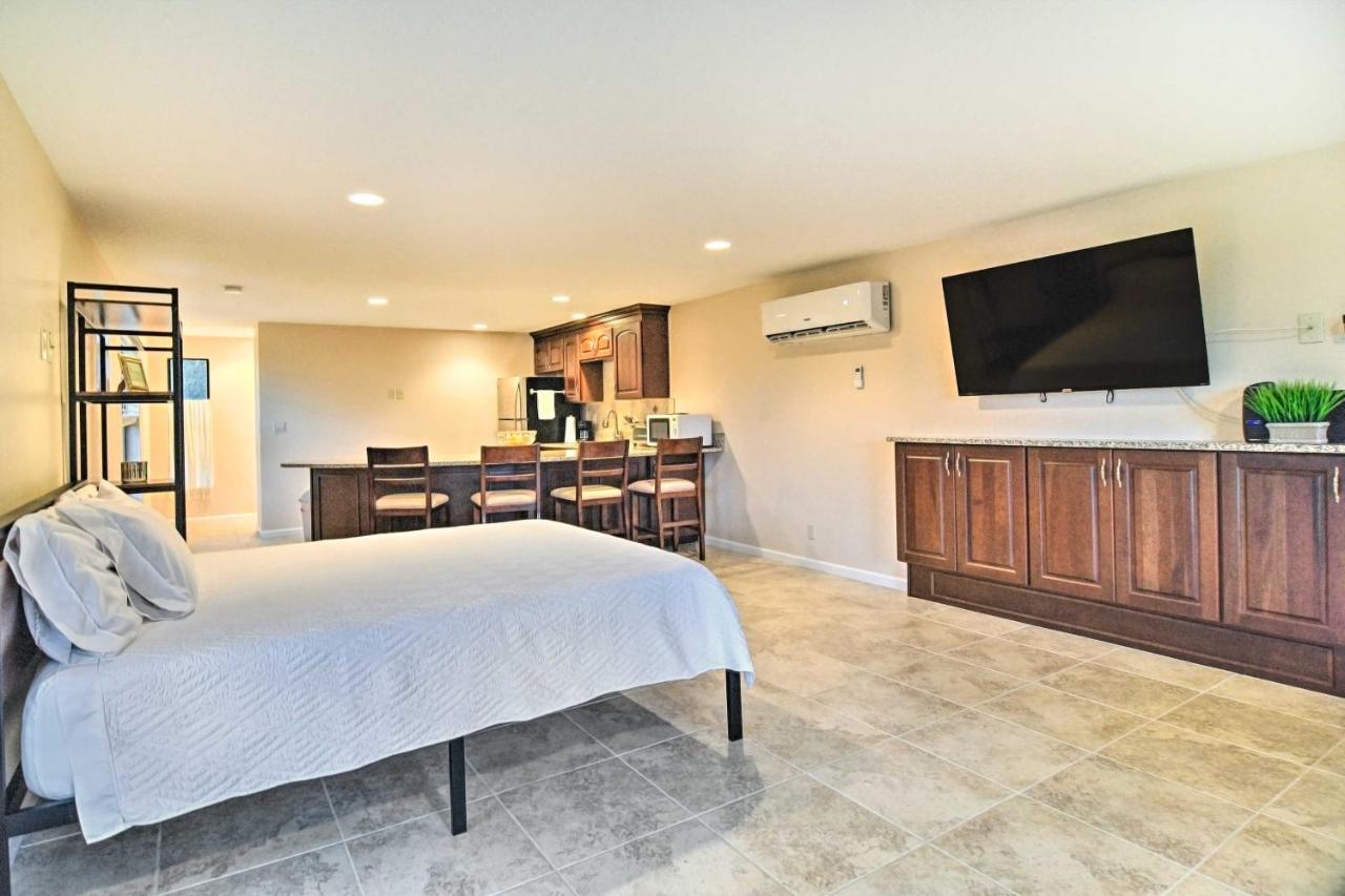 Sleek Largo Studio With Pond Less Than 7 Mi To Beach! 외부 사진