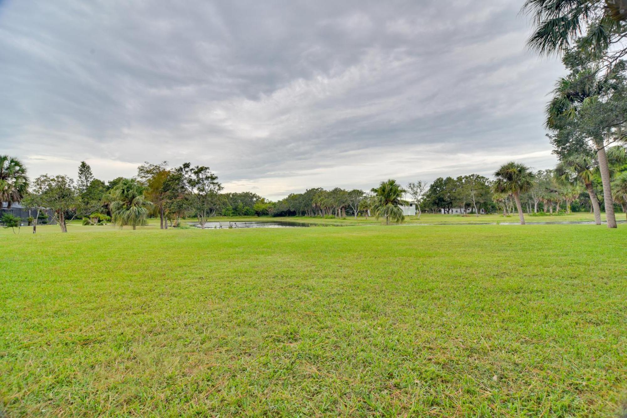 Sleek Largo Studio With Pond Less Than 7 Mi To Beach! 외부 사진