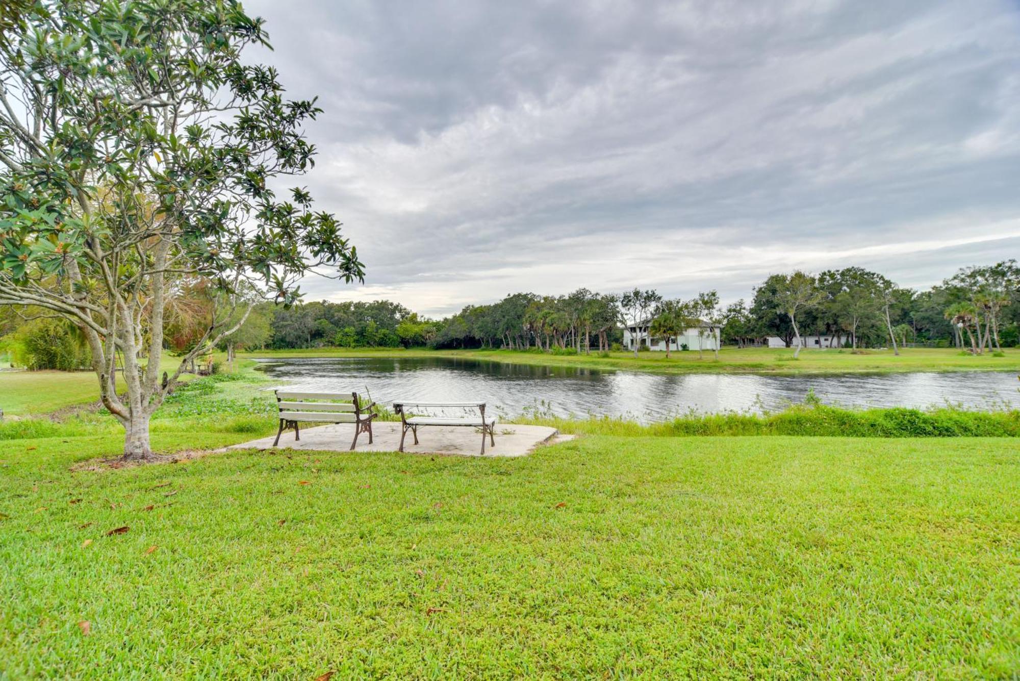 Sleek Largo Studio With Pond Less Than 7 Mi To Beach! 외부 사진