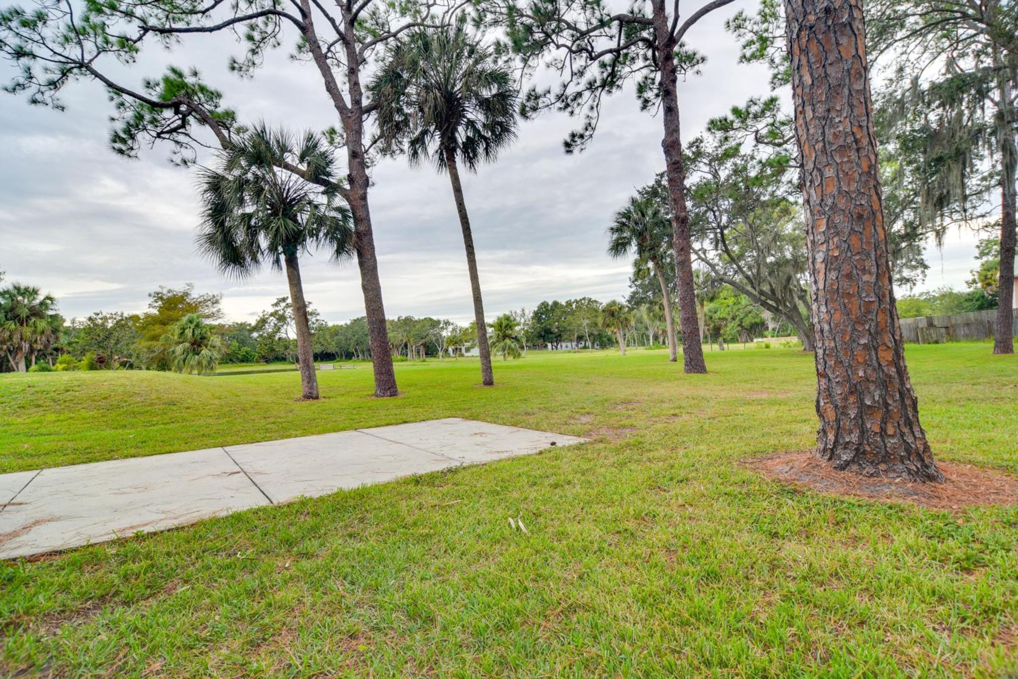 Sleek Largo Studio With Pond Less Than 7 Mi To Beach! 외부 사진